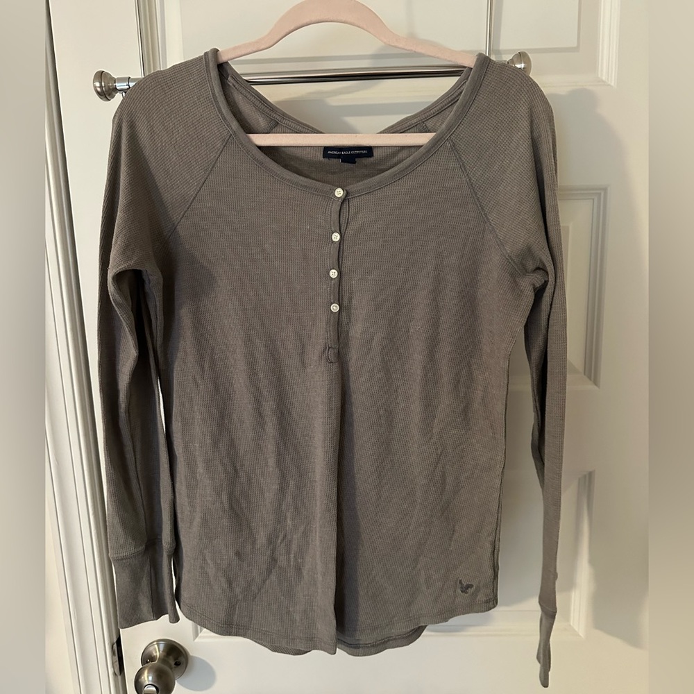 American Eagle Outfitters Gray Long Sleeve Tee